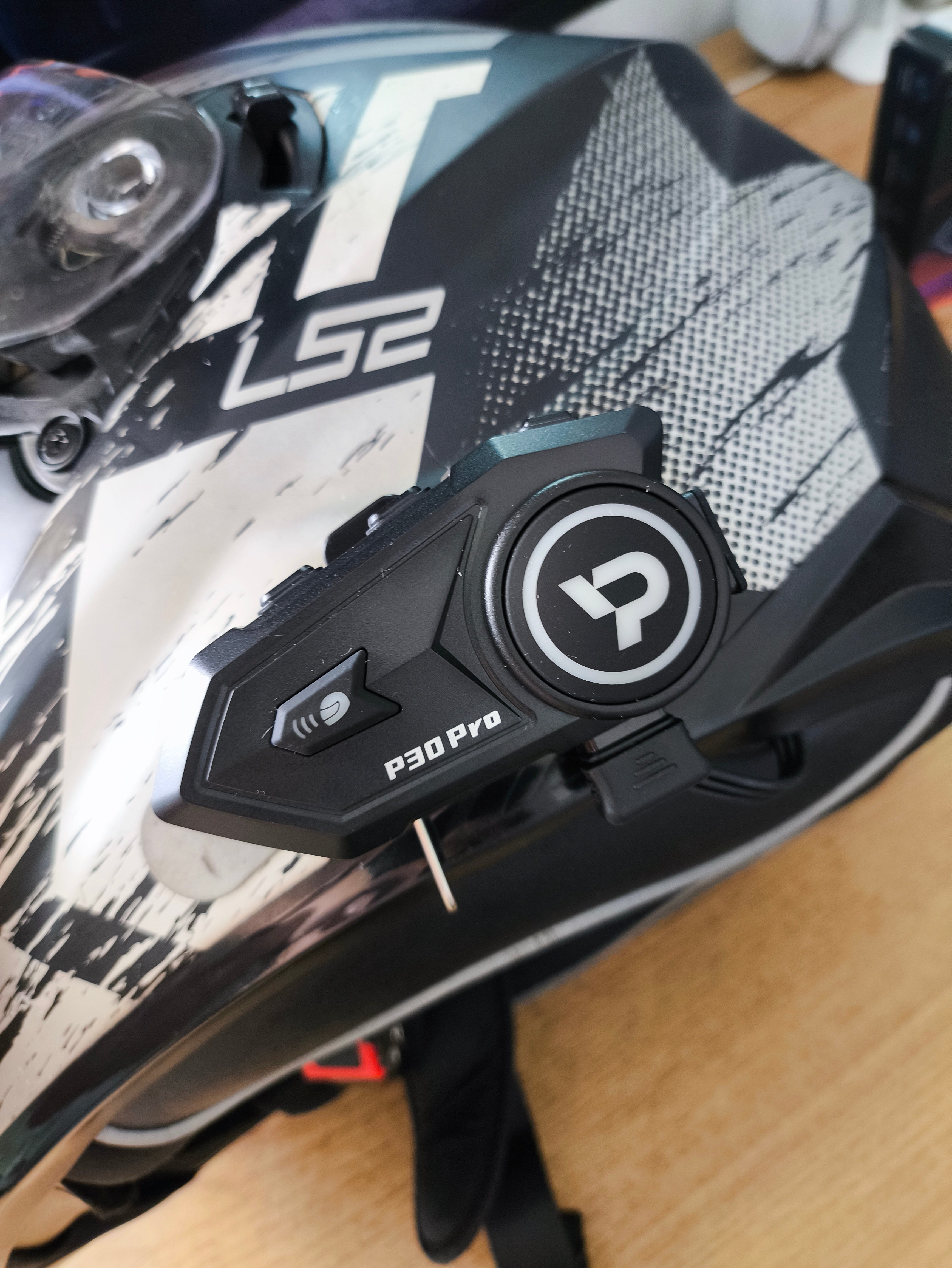 P30 PRO Intercomunicador Bluetooth Rádio FM Função Mixing